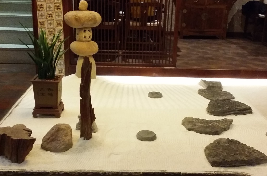 A sand garden in the middle of the restaurant