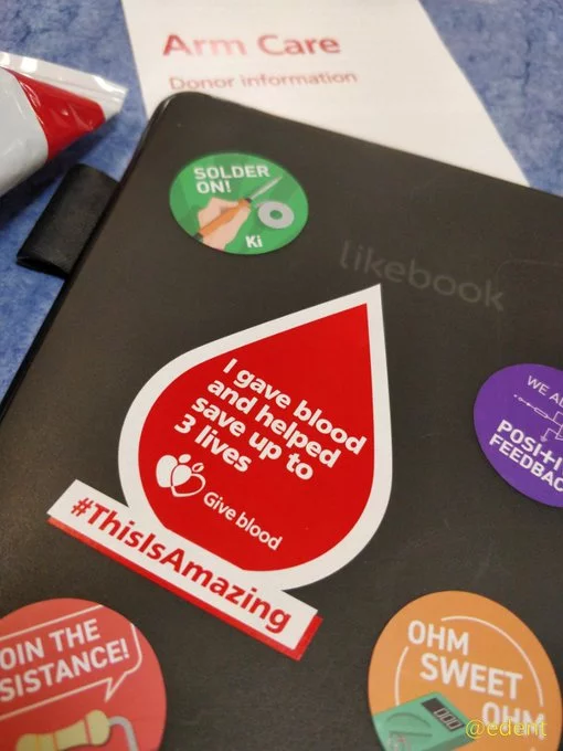 Sticker in the shape of a blood drop saying that I've donated blood.