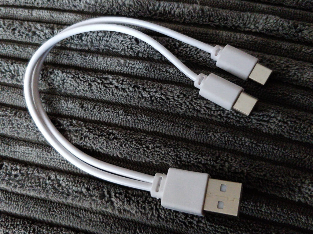 A cable with a USB-C plug on one end and two USB-C on the other.